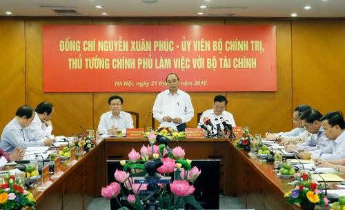 Thủ tướng Nguyễn Xuân Phúc làm việc với Bộ Tài chính - ảnh 1
